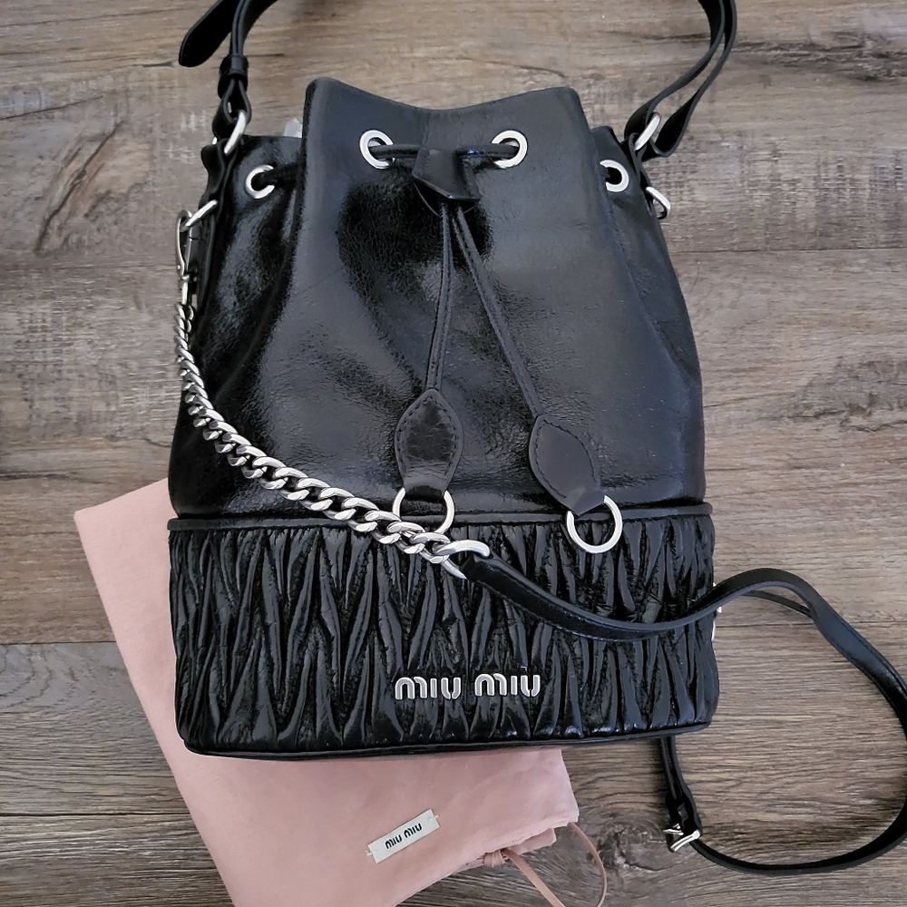 Miu Miu Matelasse Bucket Bag - Black